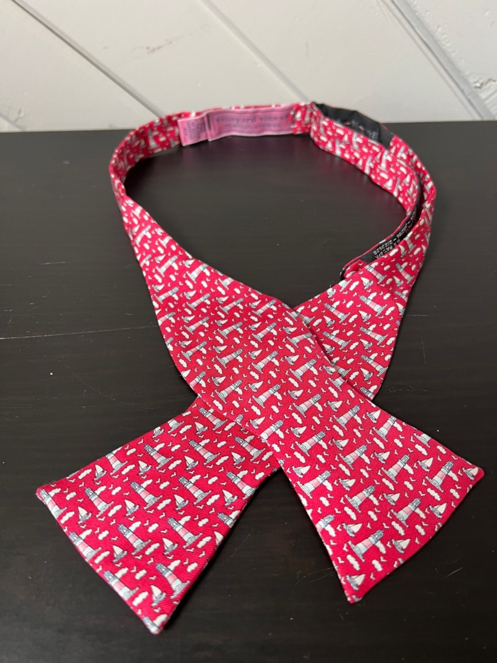 Adjustable Men’s Vineyard Vines Lighthouse 100% Silk Bow Tie